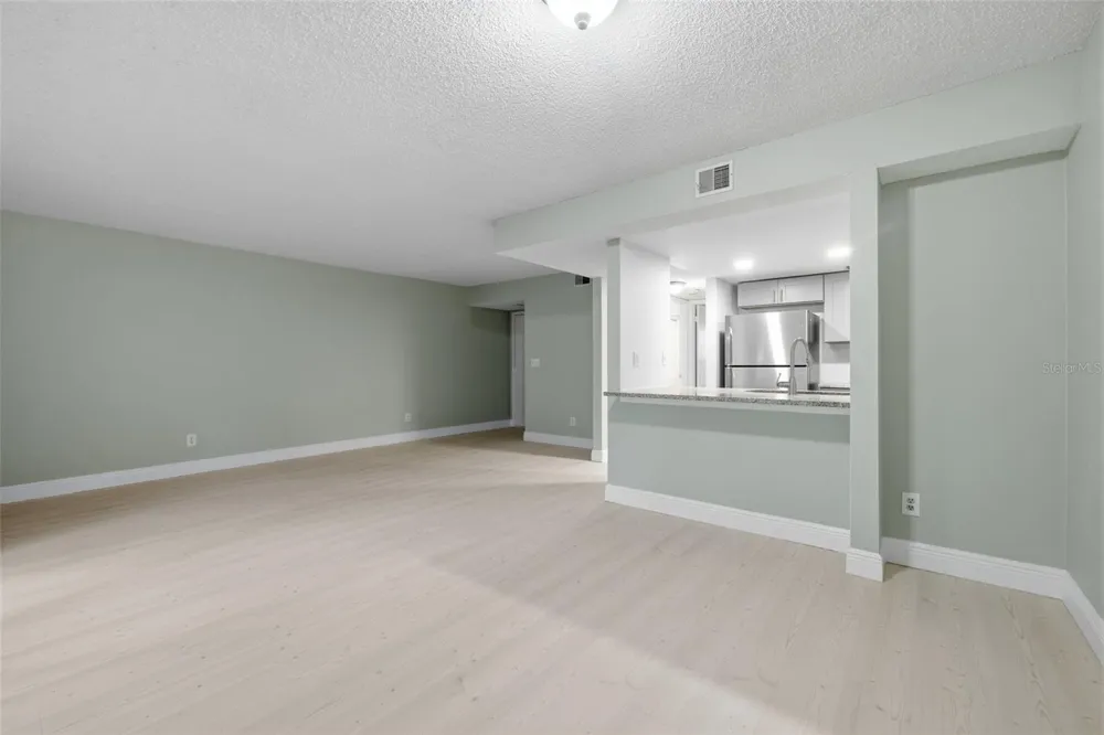 4873 PURITAN CIRCLE #2401 Tampa, FL 33617