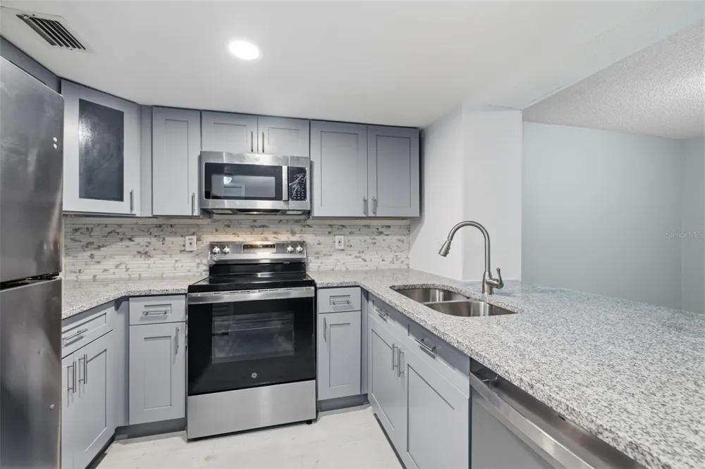 4873 PURITAN CIRCLE #2401 Tampa, FL 33617