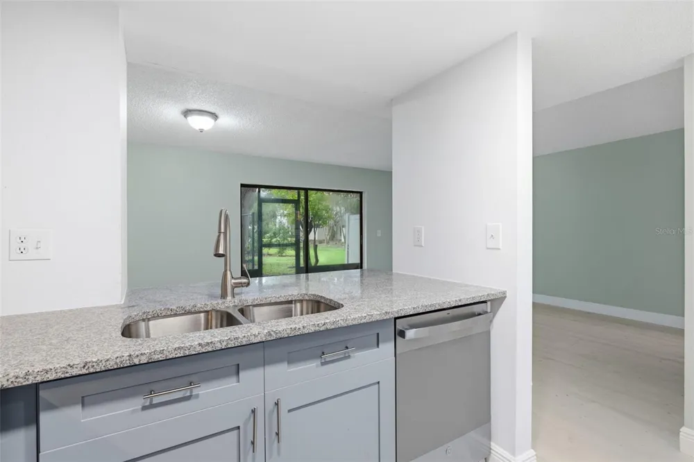 4873 PURITAN CIRCLE #2401 Tampa, FL 33617