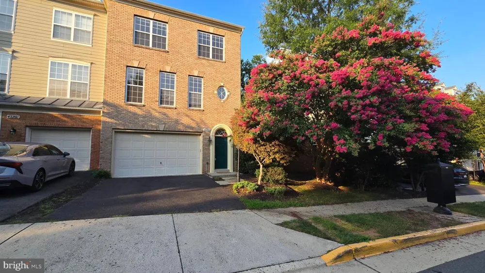 43762 LEES MILL SQUARE Leesburg, VA 20176