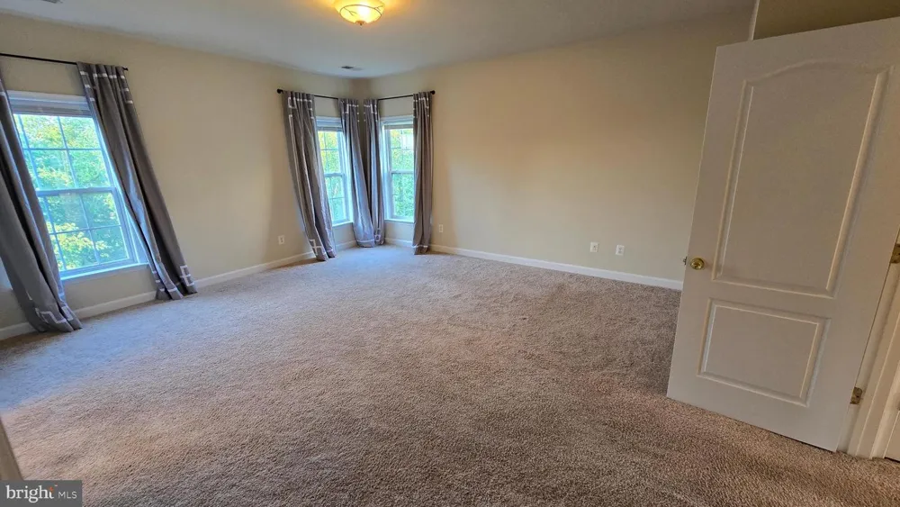 43762 LEES MILL SQUARE Leesburg, VA 20176