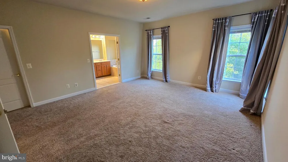 43762 LEES MILL SQUARE Leesburg, VA 20176