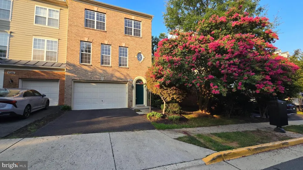 43762 LEES MILL SQUARE Leesburg, VA 20176