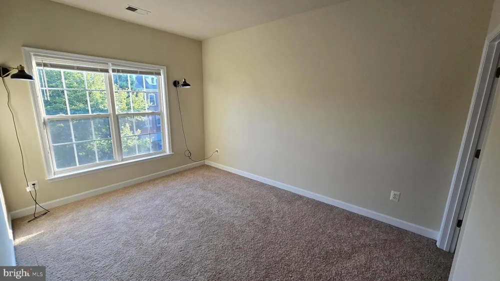 43762 LEES MILL SQUARE Leesburg, VA 20176