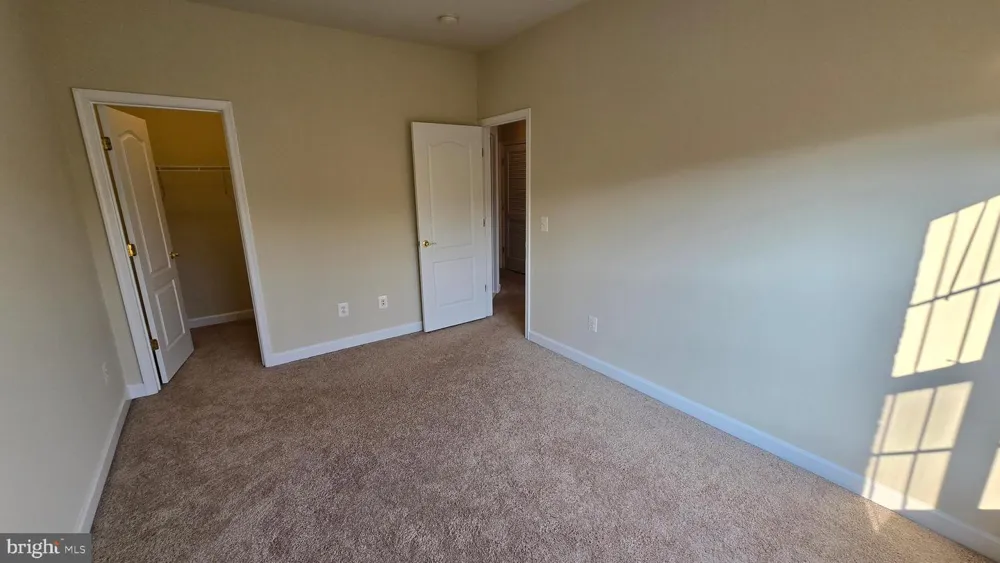 43762 LEES MILL SQUARE Leesburg, VA 20176