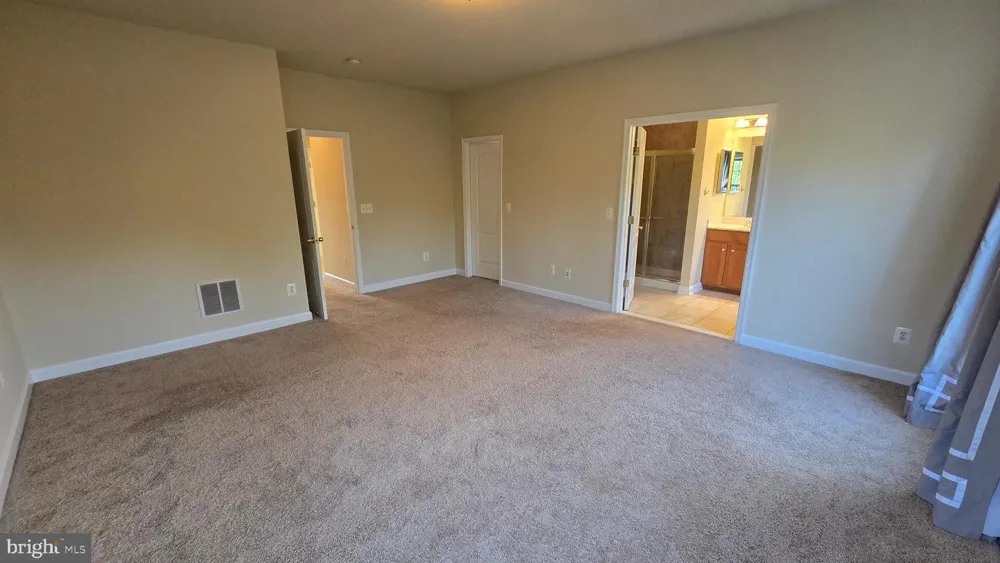 43762 LEES MILL SQUARE Leesburg, VA 20176