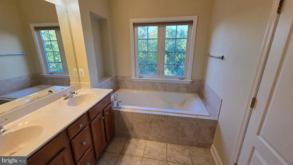 43762 LEES MILL SQUARE Leesburg, VA 20176