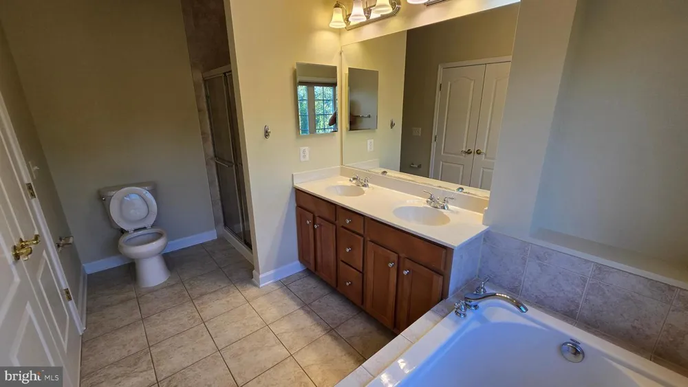 43762 LEES MILL SQUARE Leesburg, VA 20176