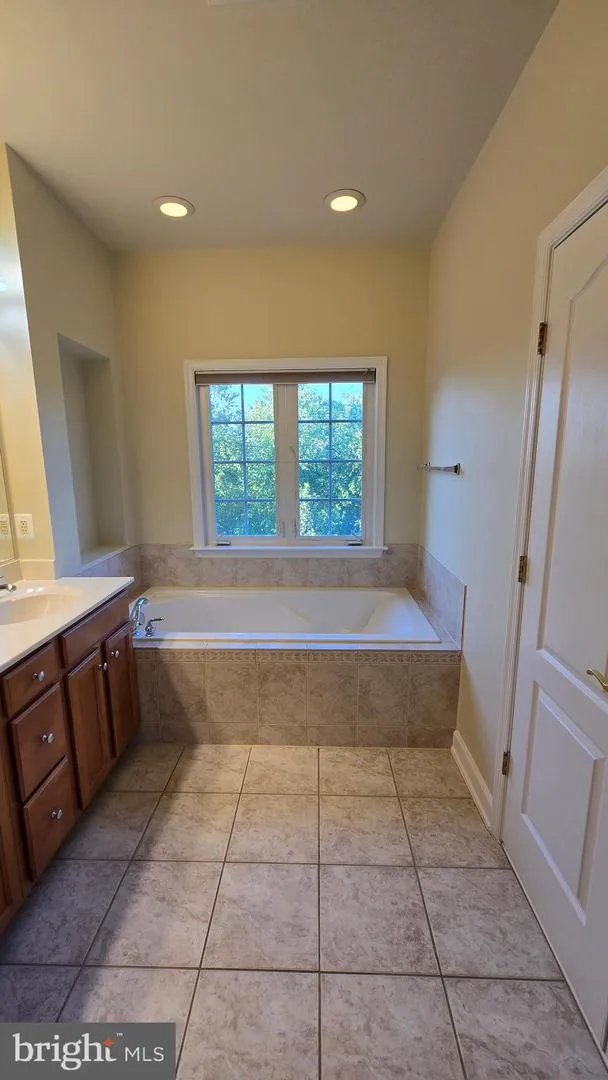 43762 LEES MILL SQUARE Leesburg, VA 20176