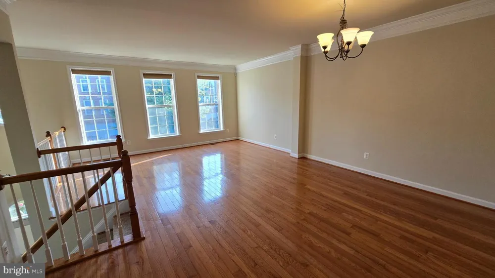 43762 LEES MILL SQUARE Leesburg, VA 20176