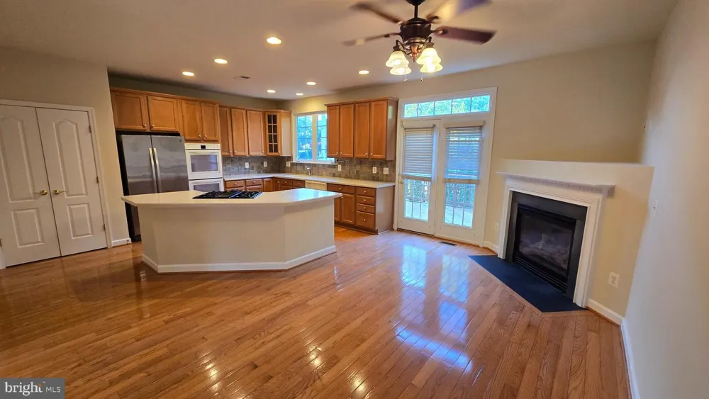 43762 LEES MILL SQUARE Leesburg, VA 20176