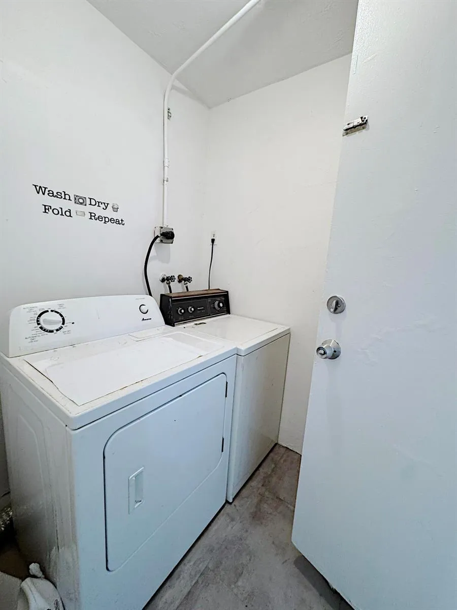 202 SE 3RD TERRACE #1 Dania Beach, FL 33004