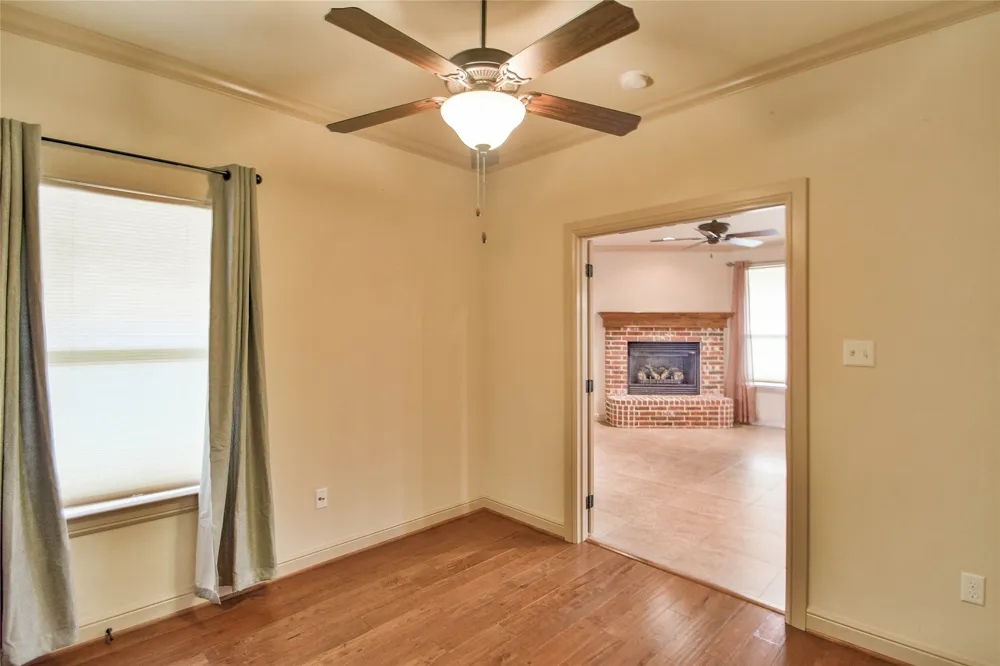 202 Captains Court Granbury, TX 76049
