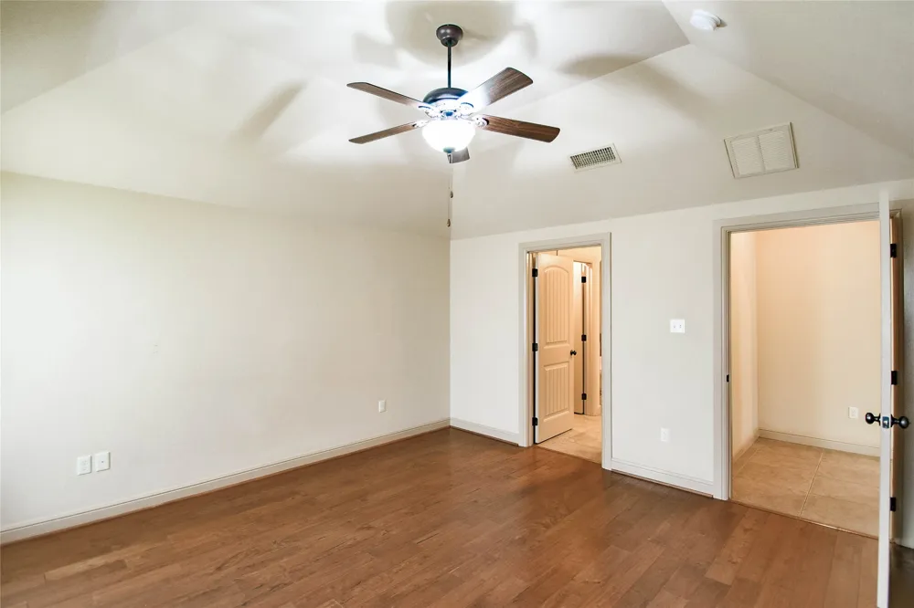 202 Captains Court Granbury, TX 76049