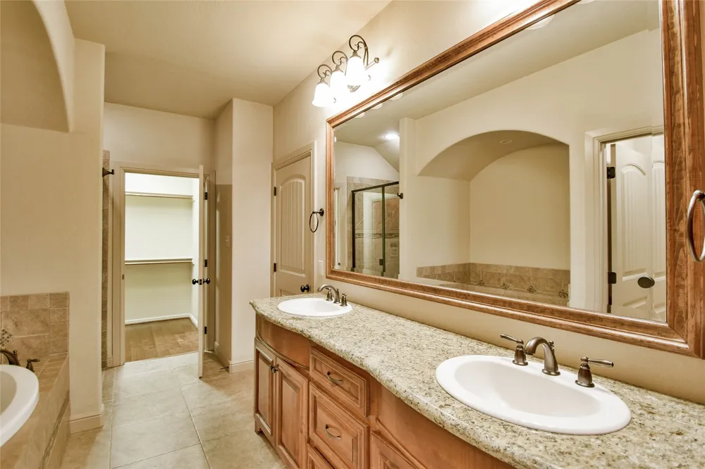 202 Captains Court Granbury, TX 76049