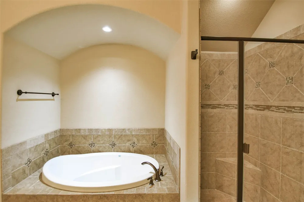 202 Captains Court Granbury, TX 76049