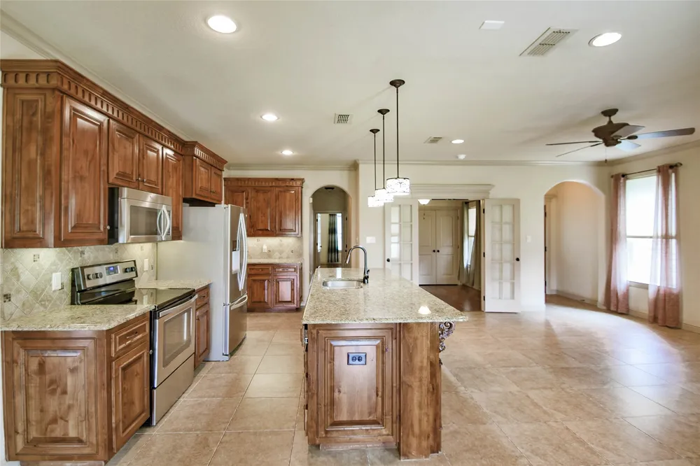 202 Captains Court Granbury, TX 76049