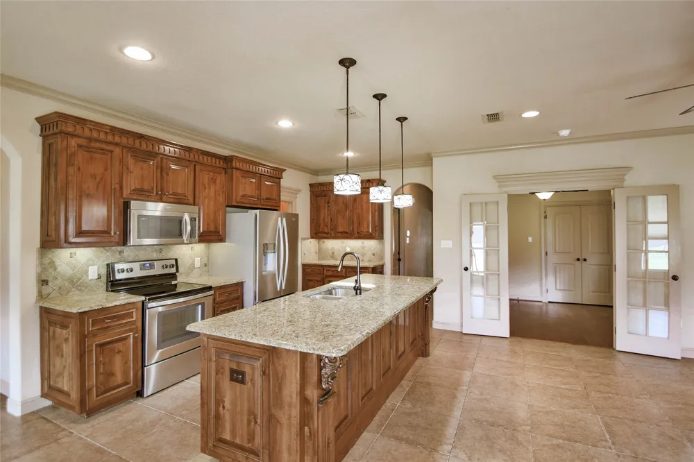 202 Captains Court Granbury, TX 76049