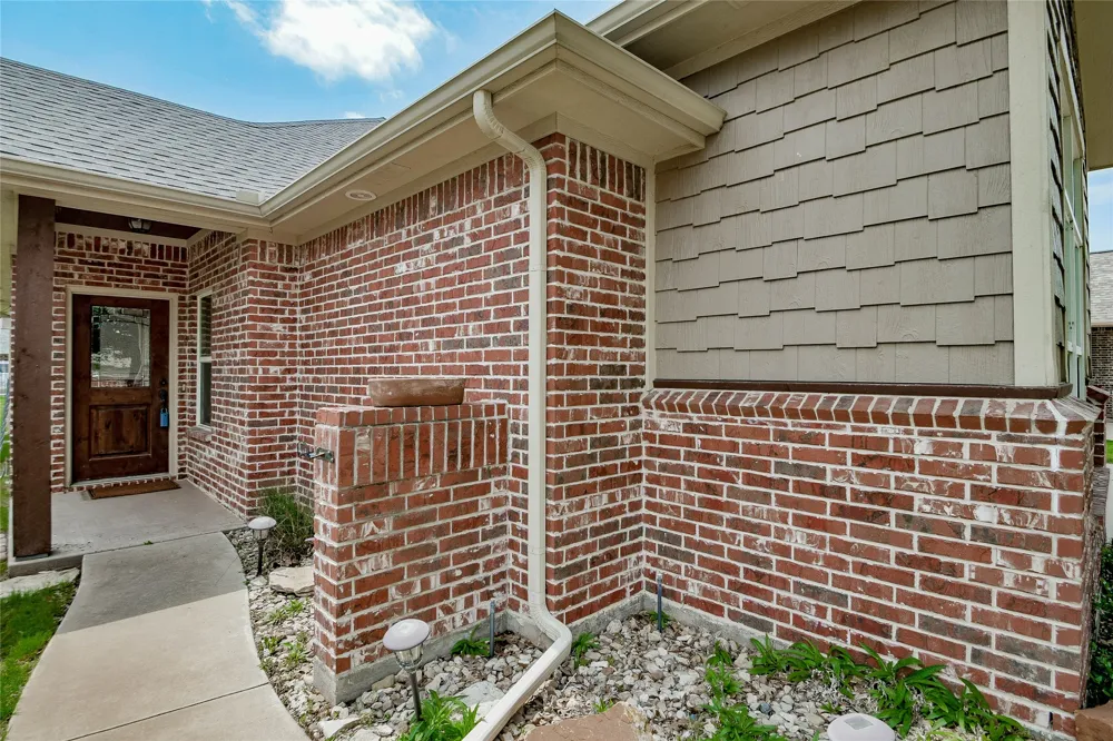 202 Captains Court Granbury, TX 76049