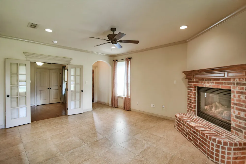 202 Captains Court Granbury, TX 76049