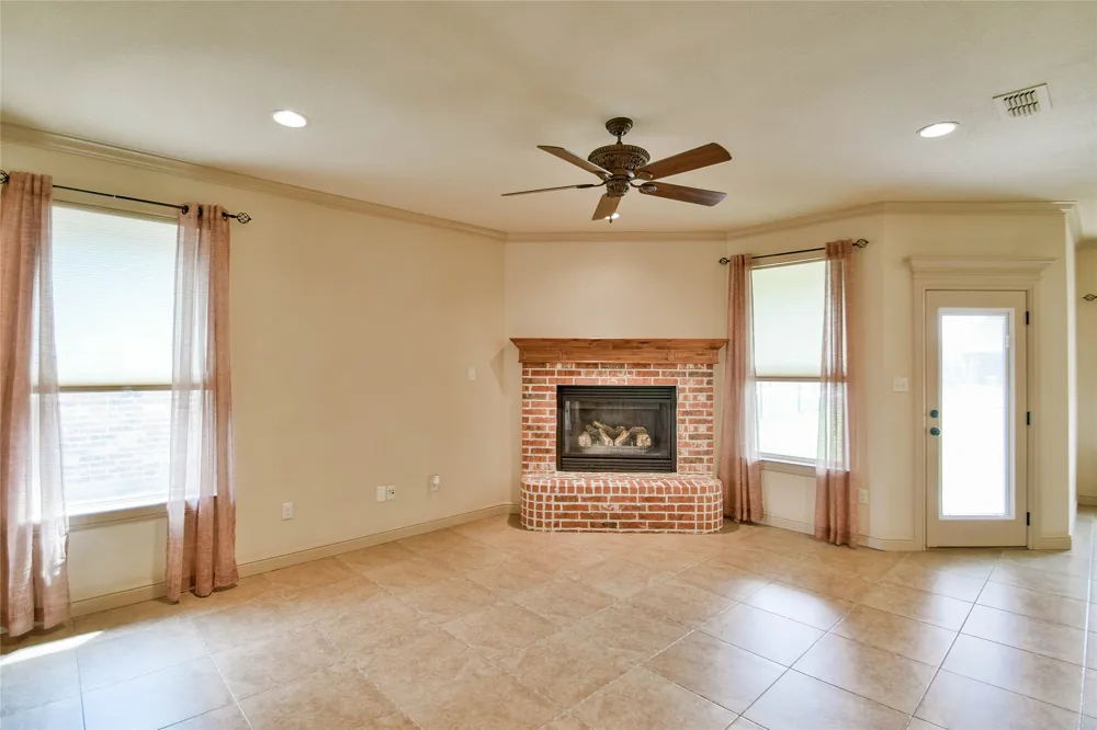 202 Captains Court Granbury, TX 76049