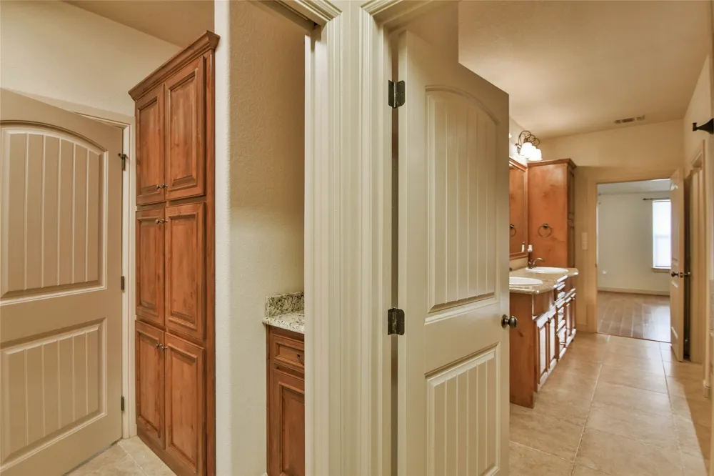 202 Captains Court Granbury, TX 76049