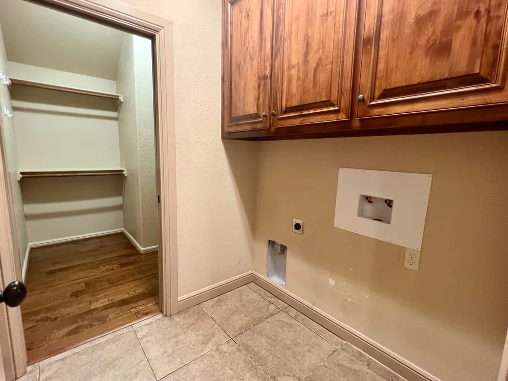 202 Captains Court Granbury, TX 76049
