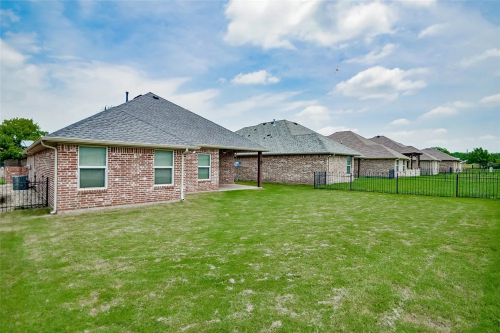 202 Captains Court Granbury, TX 76049