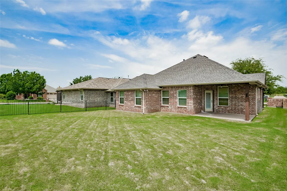 202 Captains Court Granbury, TX 76049