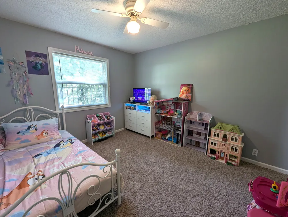 1208 E Blythe St Paris, TN 38242