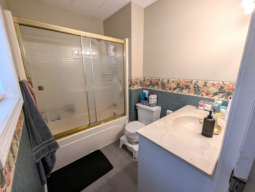 1208 E Blythe St Paris, TN 38242