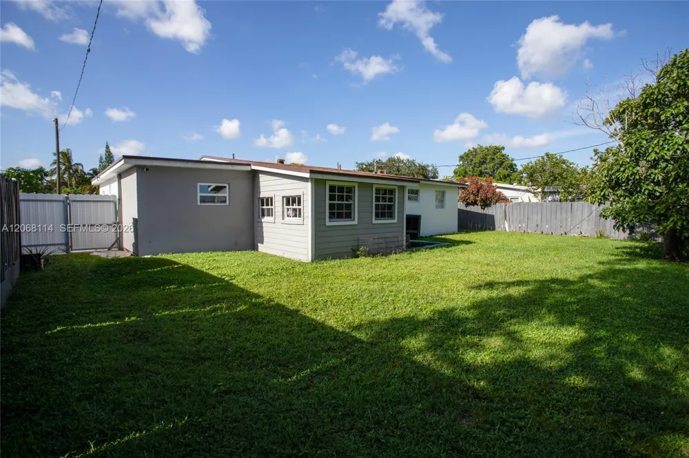 6930 Fillmore St Hollywood, FL 33024