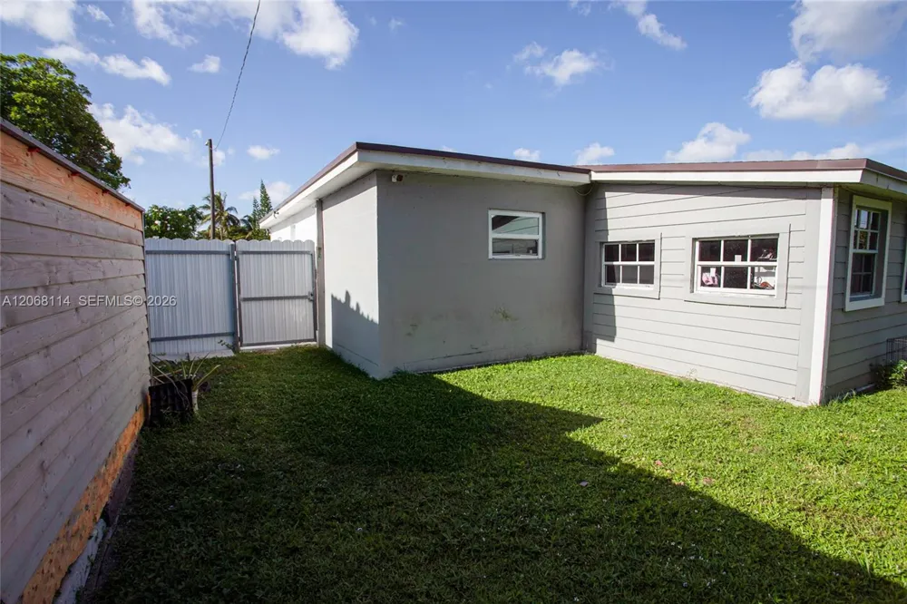 6930 Fillmore St Hollywood, FL 33024
