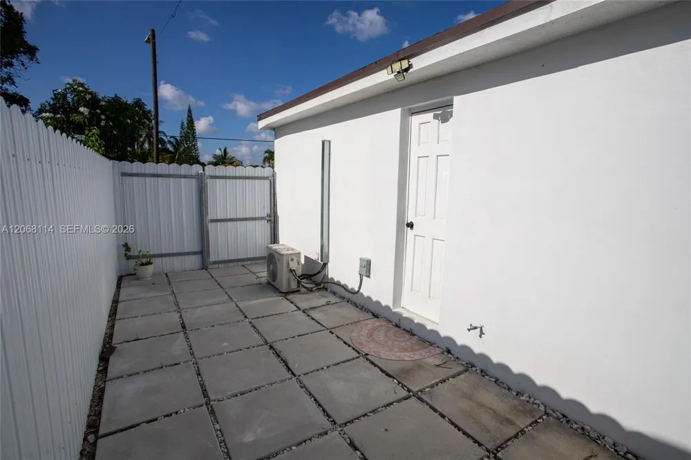6930 Fillmore St Hollywood, FL 33024