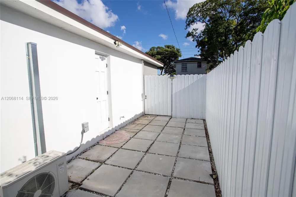 6930 Fillmore St Hollywood, FL 33024
