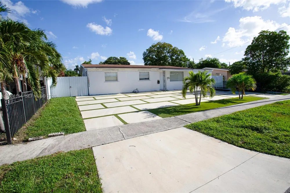 6930 Fillmore St Hollywood, FL 33024