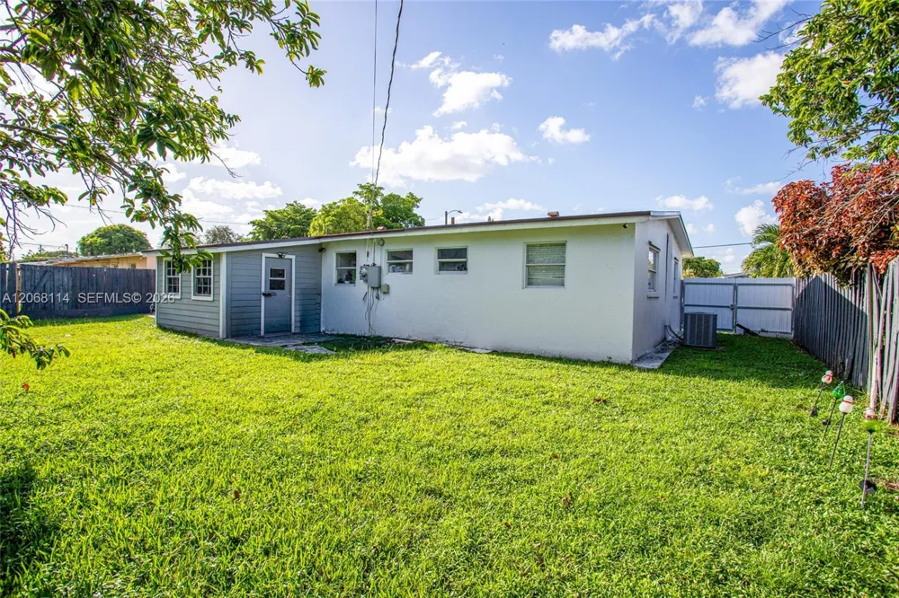 6930 Fillmore St Hollywood, FL 33024