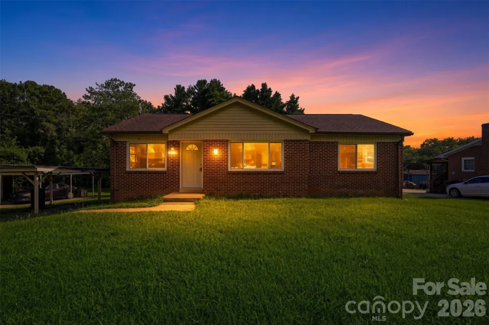 2262 9th Avenue Drive NE Hickory, NC 28601