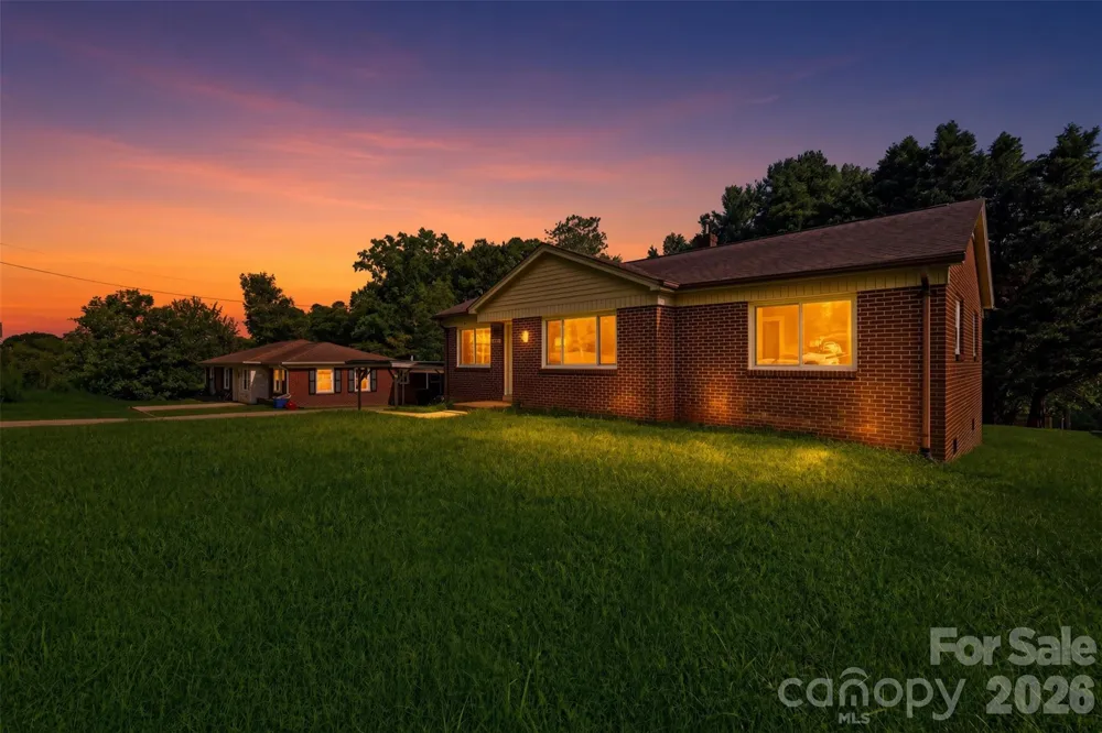 2262 9th Avenue Drive NE Hickory, NC 28601