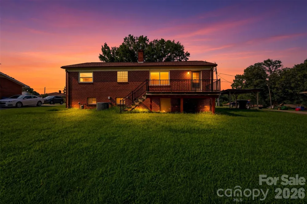 2262 9th Avenue Drive NE Hickory, NC 28601