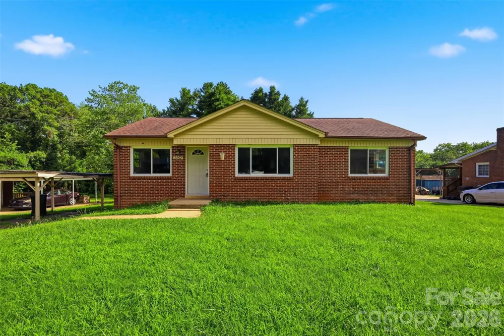 2262 9th Avenue Drive NE Hickory, NC 28601