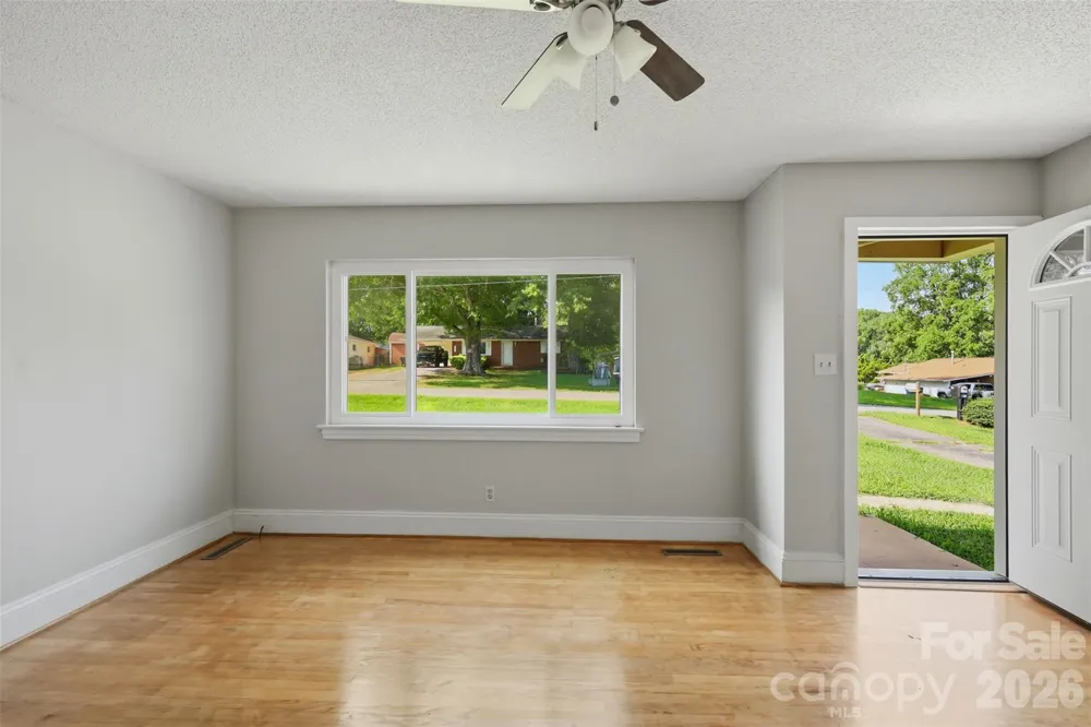 2262 9th Avenue Drive NE Hickory, NC 28601