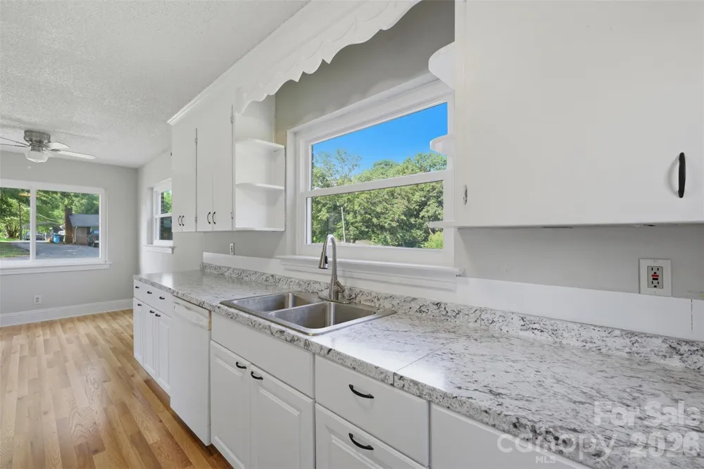 2262 9th Avenue Drive NE Hickory, NC 28601