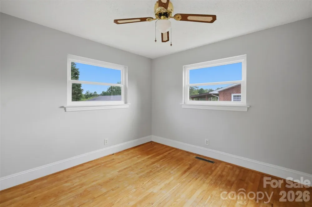 2262 9th Avenue Drive NE Hickory, NC 28601