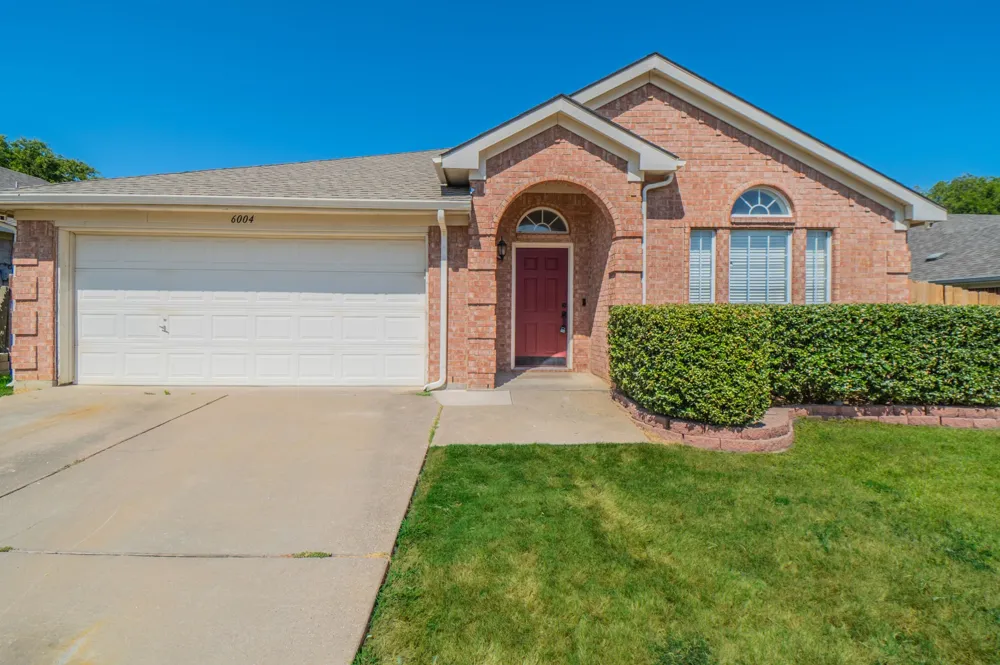 6004 Summerfield Arlington, TX 76018