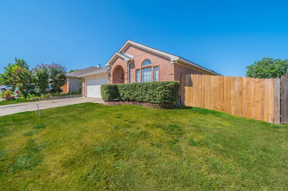 6004 Summerfield Arlington, TX 76018