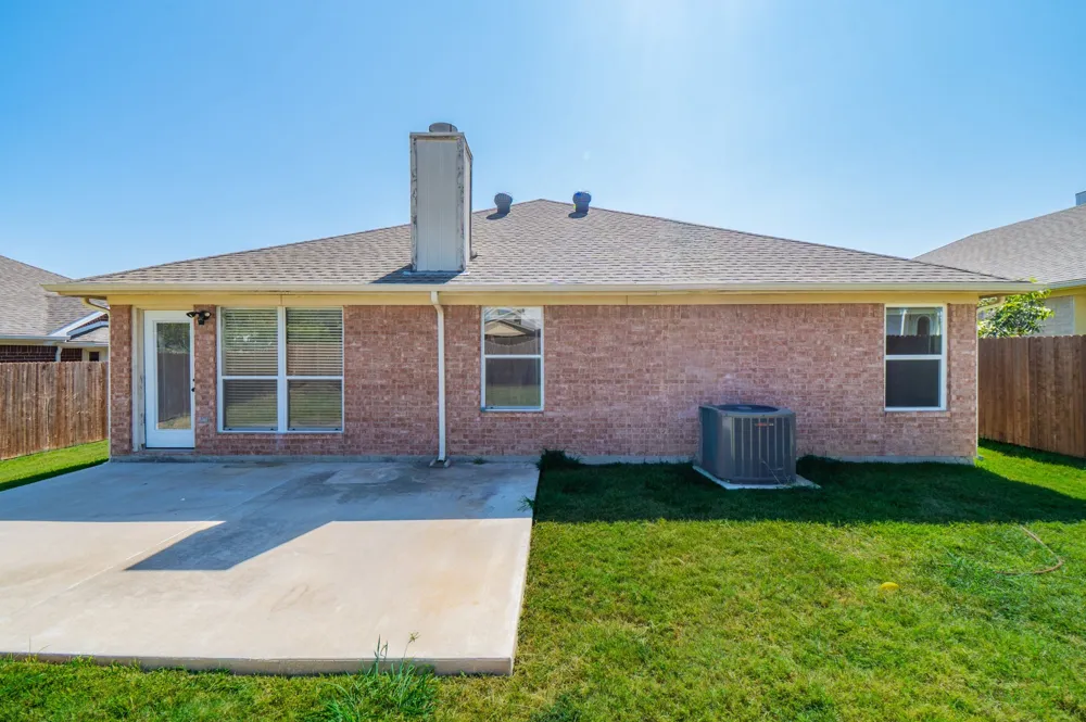 6004 Summerfield Arlington, TX 76018