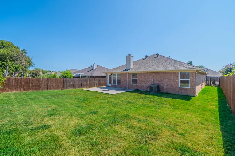 6004 Summerfield Arlington, TX 76018