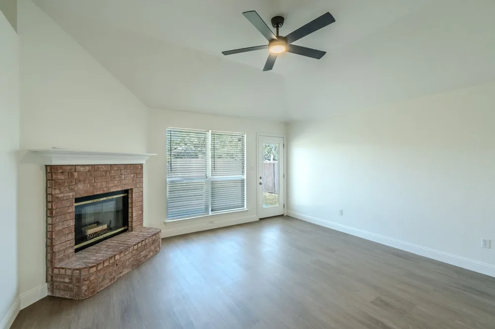 6004 Summerfield Arlington, TX 76018