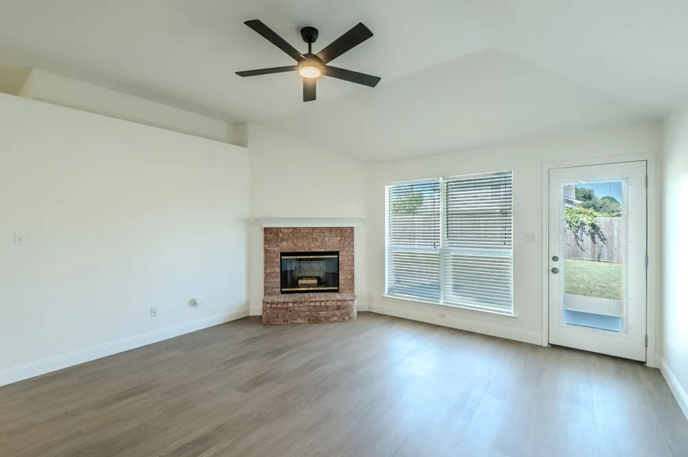 6004 Summerfield Arlington, TX 76018